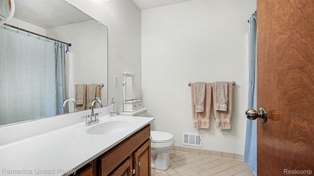 339 S Collins Street, Fowlerville Village, MI 48836