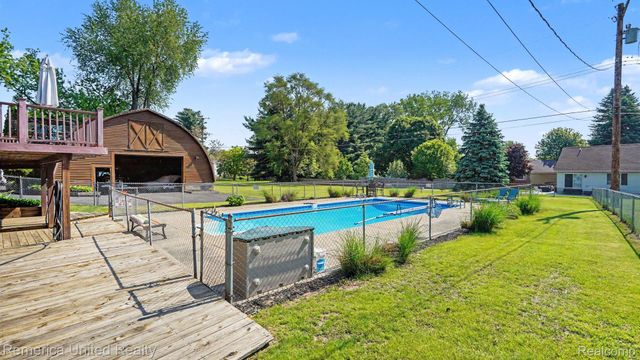 339 S Collins Street, Fowlerville Village, MI 48836
