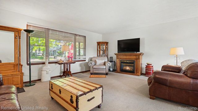 339 S Collins Street, Fowlerville Village, MI 48836