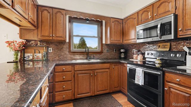 339 S Collins Street, Fowlerville Village, MI 48836