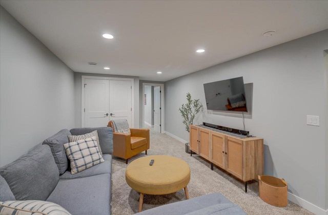 518 2nd Avenue, New Glarus, WI 53574