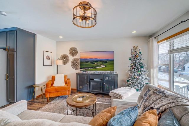 518 2nd Avenue, New Glarus, WI 53574