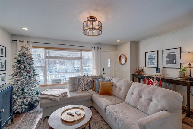 518 2nd Avenue, New Glarus, WI 53574