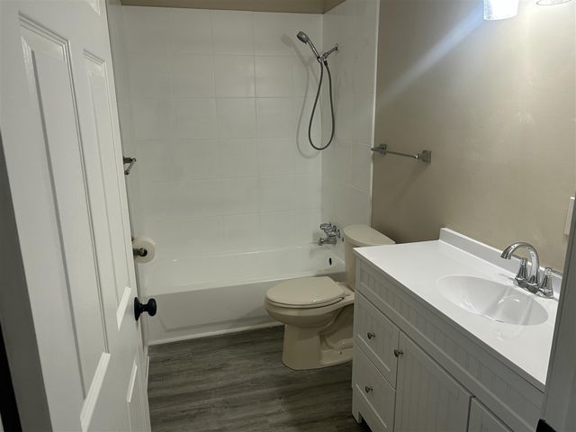 1042 Red Leaf Lane, Ypsilanti, MI 48198
