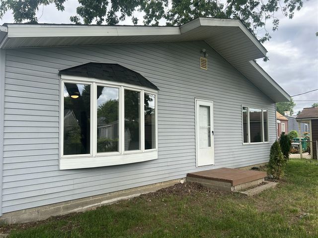 1042 Red Leaf Lane, Ypsilanti, MI 48198