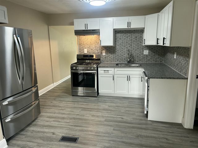 1042 Red Leaf Lane, Ypsilanti, MI 48198