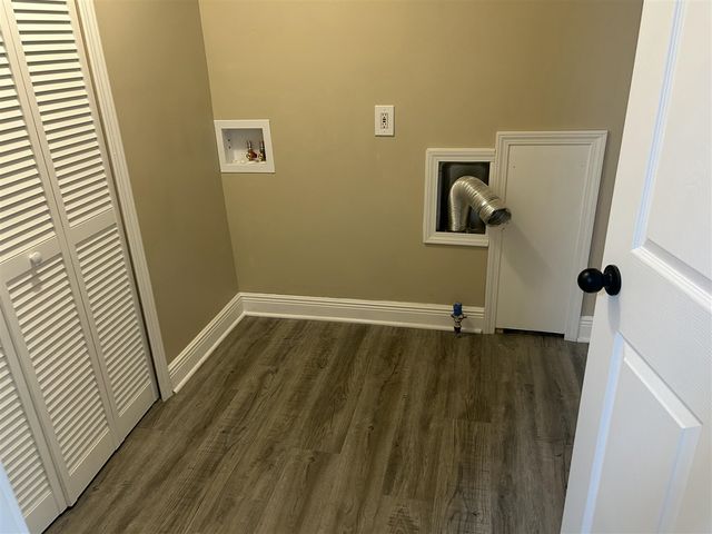 1042 Red Leaf Lane, Ypsilanti, MI 48198