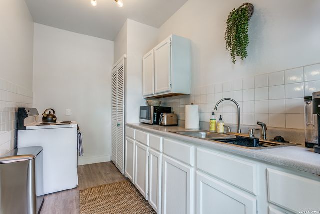 277 Post Ave, San Antonio, TX 78215