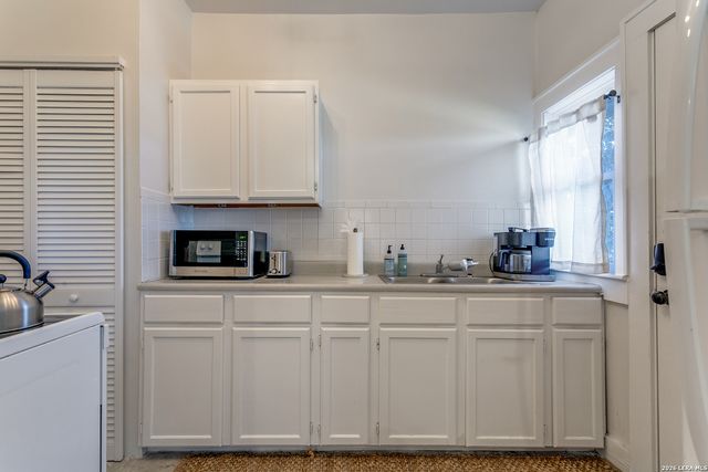 277 Post Ave, San Antonio, TX 78215