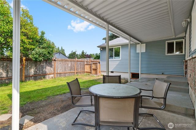 124 Tule Lake Road E, Tacoma, WA 98445