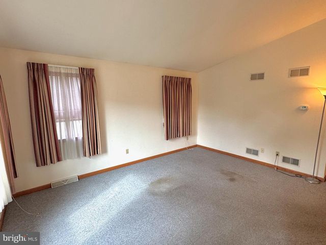 1653 OAK ST, Lebanon, PA 17042
