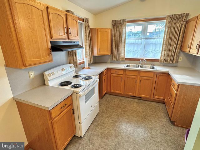 1653 OAK ST, Lebanon, PA 17042