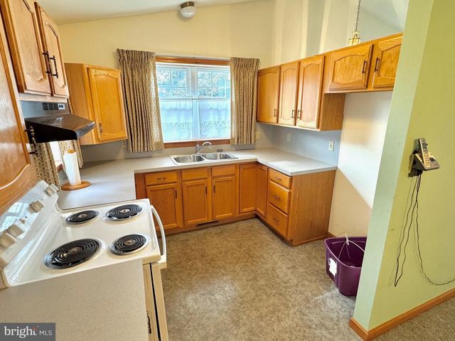1653 OAK ST, Lebanon, PA 17042