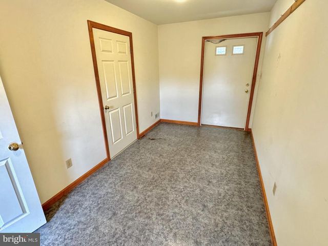 1653 OAK ST, Lebanon, PA 17042