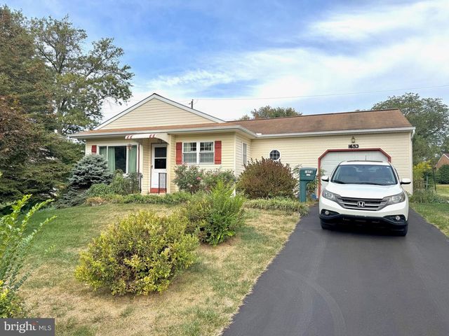 1653 OAK ST, Lebanon, PA 17042