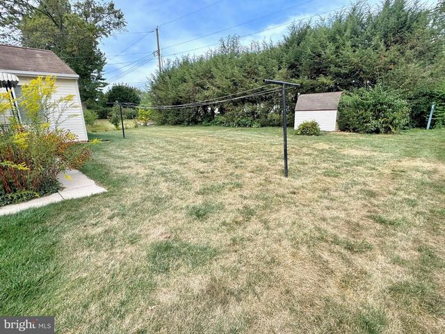 1653 OAK ST, Lebanon, PA 17042