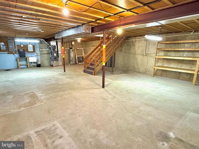 1653 OAK ST, Lebanon, PA 17042