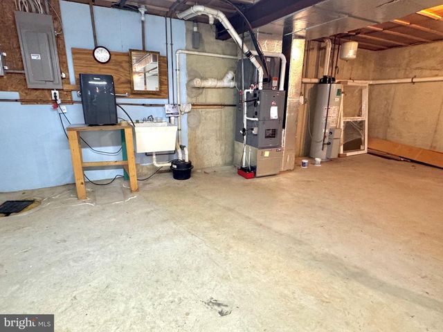 1653 OAK ST, Lebanon, PA 17042