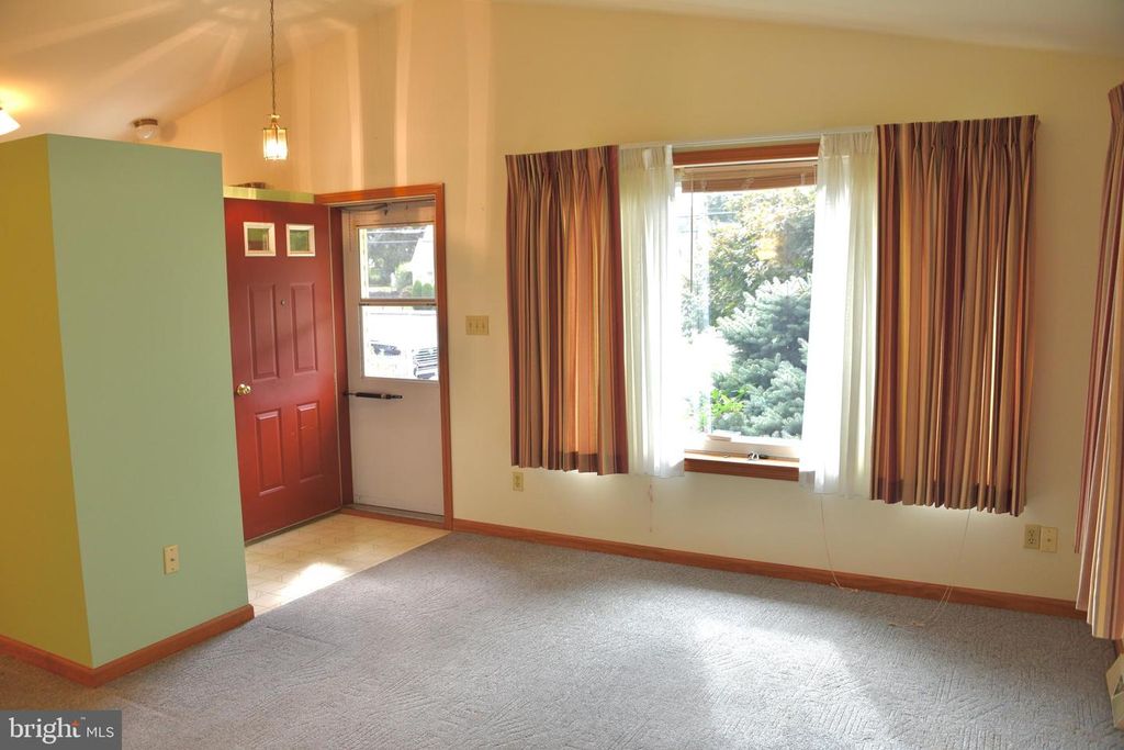 1653 OAK ST, Lebanon, PA 17042