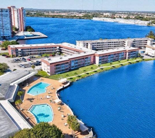 18555 NE 14th Avenue 612, Miami, FL 33179