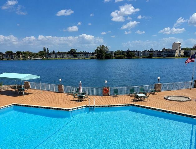 18555 NE 14th Avenue 612, Miami, FL 33179
