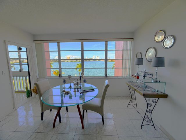 18555 NE 14th Avenue 612, Miami, FL 33179