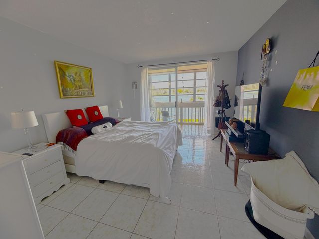 18555 NE 14th Avenue 612, Miami, FL 33179