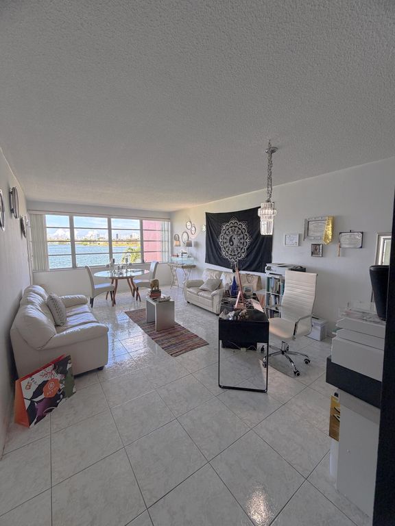 18555 NE 14th Avenue 612, Miami, FL 33179