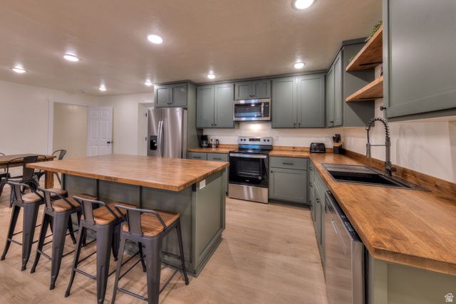 33 E MERRIAM CT, Moab, UT 84532