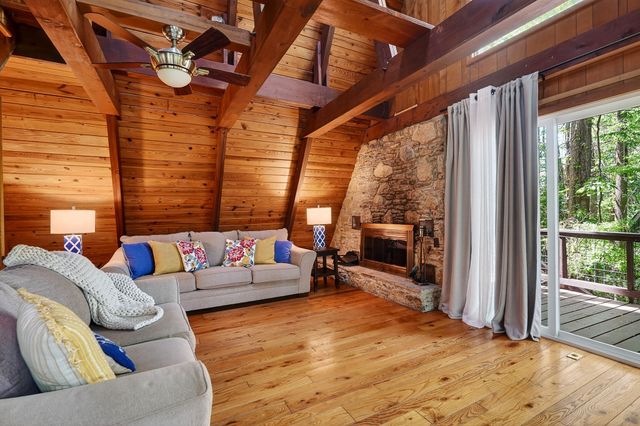 280 Hurricane Hill Rd, Silver Point, TN 38582