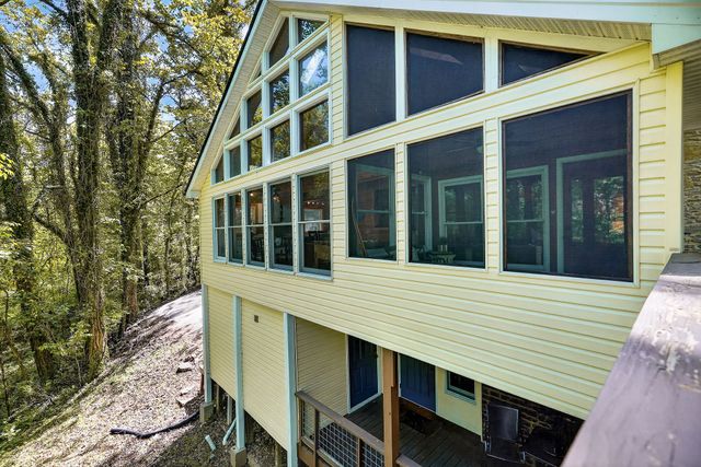 280 Hurricane Hill Rd, Silver Point, TN 38582