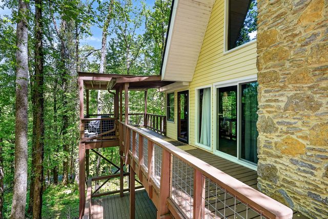 280 Hurricane Hill Rd, Silver Point, TN 38582