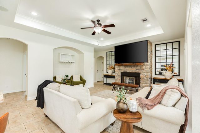 2280 Riveroaks Drive, West Columbia, TX 77486