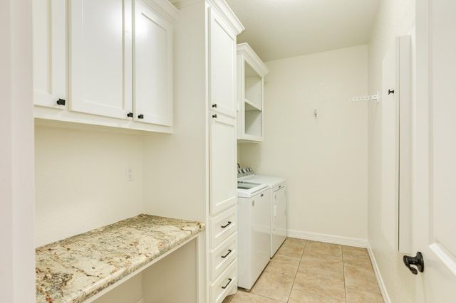 2280 Riveroaks Drive, West Columbia, TX 77486