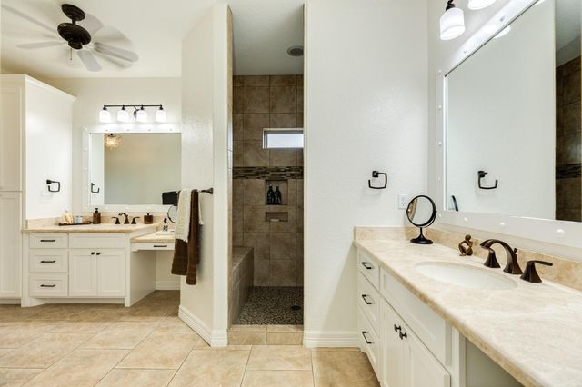 2280 Riveroaks Drive, West Columbia, TX 77486