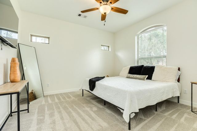 2280 Riveroaks Drive, West Columbia, TX 77486