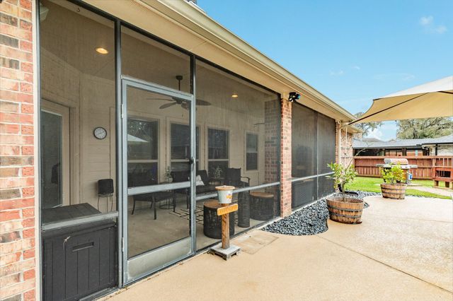 2280 Riveroaks Drive, West Columbia, TX 77486