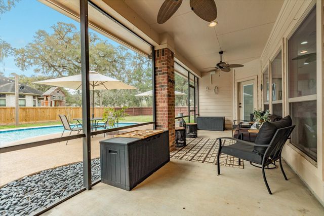 2280 Riveroaks Drive, West Columbia, TX 77486