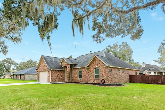 2280 Riveroaks Drive, West Columbia, TX 77486