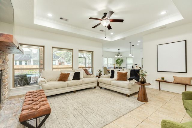 2280 Riveroaks Drive, West Columbia, TX 77486