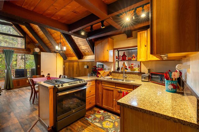 52515 Sunset Drive, Idyllwild, CA 92549