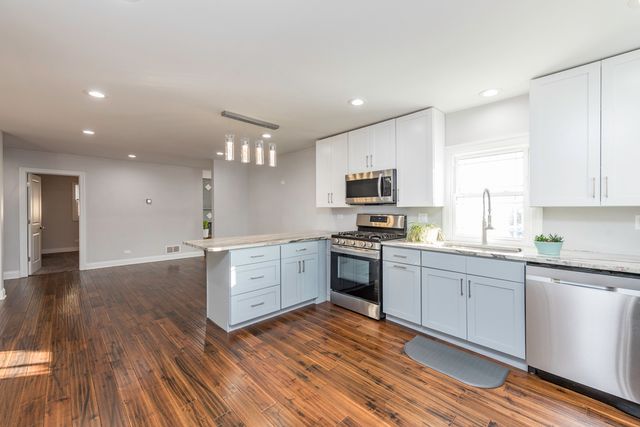 33715 N Lake Shore Drive, Grayslake, IL 60030