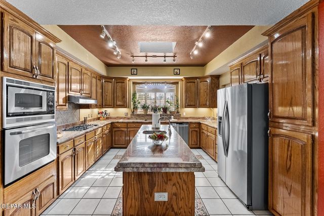 2000 PASEO DEL PRADO Drive, El Paso, TX 79936