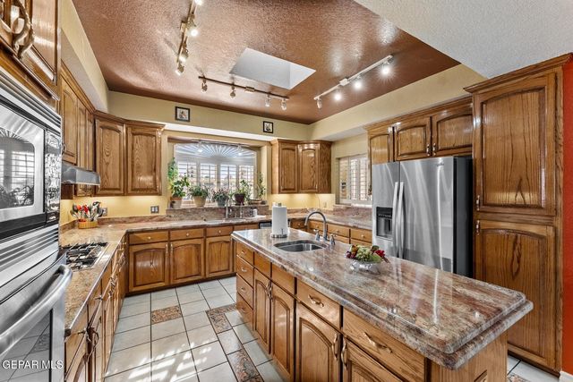 2000 PASEO DEL PRADO Drive, El Paso, TX 79936