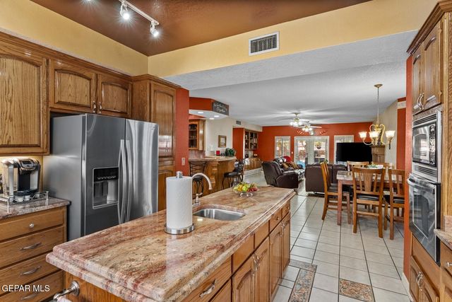 2000 PASEO DEL PRADO Drive, El Paso, TX 79936