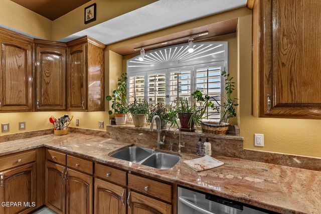 2000 PASEO DEL PRADO Drive, El Paso, TX 79936