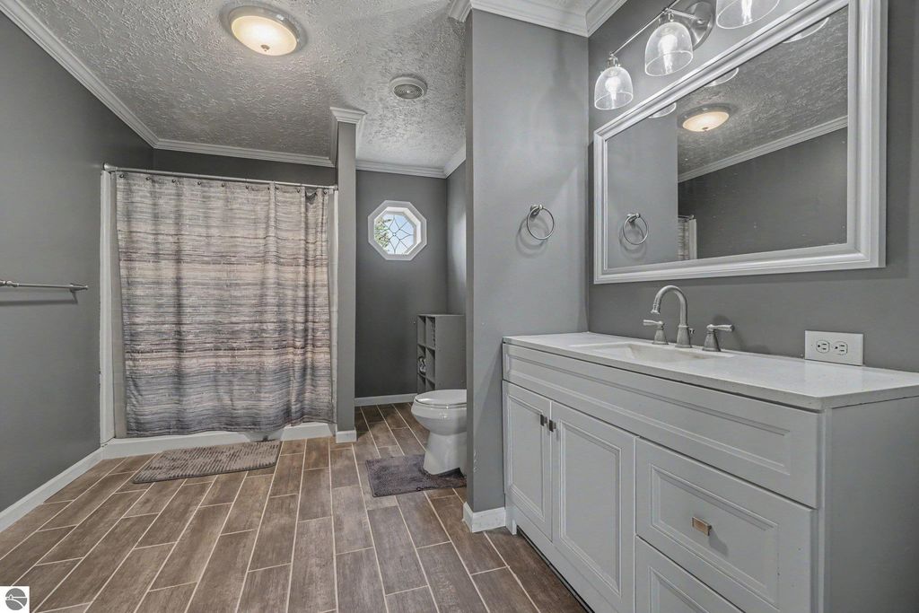 Image 9 of property listing at 1448 E Walton Road, Shepherd, MI 48883