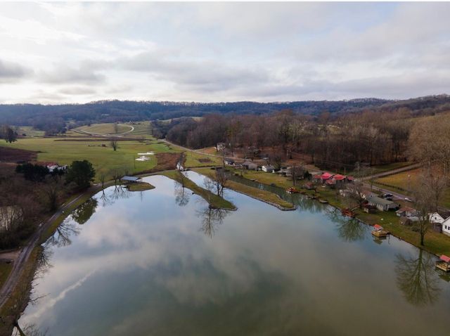 807 Clear Creek Rd, Pulaski, TN 38478