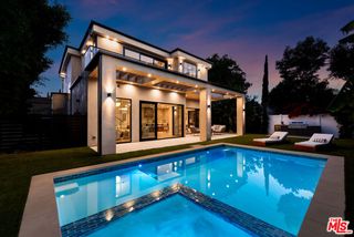 17811 Collins Street, Encino (los Angeles), CA 91316