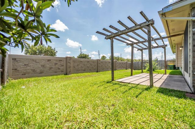 4109 Oak Point Drive, Pearland, TX 77581